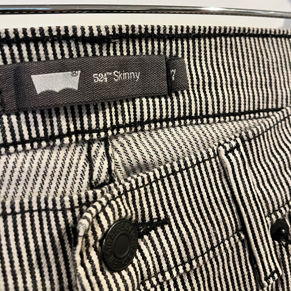 LEVI’S pants - Picture 2 of 4